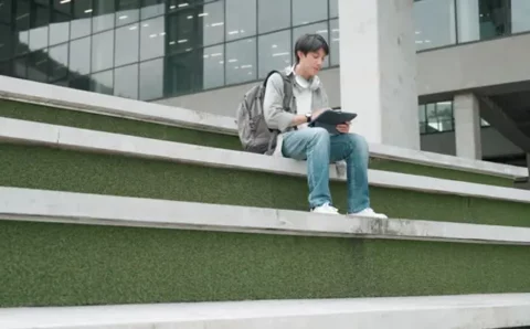 2026年美国大学生退学！被劝退与自愿退学的区别及应对指南