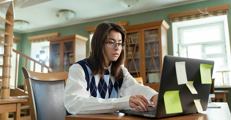 伯明翰补考挂科≠退学‼️三步挽回学业，保住学位与签证