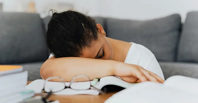 澳洲留学被劝退，无法转学本科不能毕业怎么办？深度指南保住学籍/重启学业