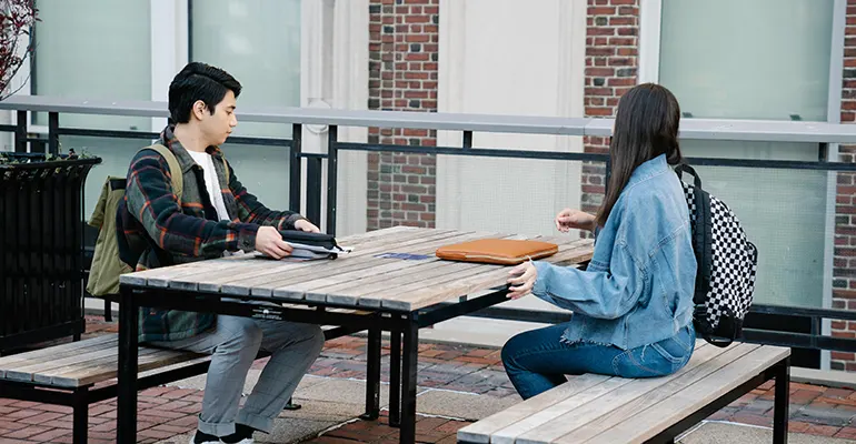 收到邮件要求出席听证会怎么办？2026版留学生紧急应对指南