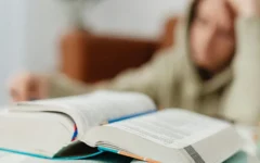 加州大学伯克利分校留学生全面学术辅导指南：从考前冲刺到毕业论文，一站式支持！