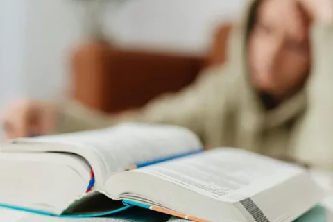留学生挂科-论文卡关怎么办？海外硕士学业危机与补救路径一次讲清