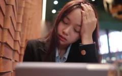 送孩子去澳洲冲着移民结果挂科被劝退？家长如何帮孩子规划备用出路