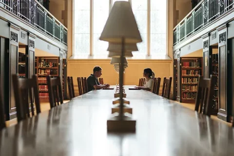 俄亥俄州立大学连续挂科面临开除：如何利用医疗证明进行有效申诉？ 对于在俄亥俄州立大学（The Ohio State University，OSU）连续出现E、EN或多门低分，已经处于Academic Probation甚至收到Academic Dismissal相关通知的留学生来说，医疗原因确实可能成为申诉或后续学籍处理中的重要事实，但真正有效的做法并不是简单提交一张“医生证明”。学校更关心的是：医疗问题什么时候发生、具体怎样影响学习、为什么当时没有及时Drop/Withdraw、目前问题是否已经得到控制，以及如果学校继续给予学习机会，为什么学生下一学期能够避免再次出现同样结果。 按照Ohio State现行规定，本科生累计GPA低于2.0通常会进入Academic Probation，而Academic Dismissal并不是看到某个固定GPA就自动执行。校规明确规定，学生只有在已经处于Probation的情况下才可能因未达到相应条件而被Academic Dismissal；具体是否开除，则由所属College或School根据学生的学业进展进行判断。以College of Arts and Sciences公开政策为例，学校也明确说明，并不存在一个单独的累计GPA或者Deficiency Points数字达到后就必然开除，Dismissal决定会结合个人Academic Record逐案审查。 因此，所谓“连续挂科后的医疗申诉”，真正需要做的不是把疾病当成一个免责理由，而是建立一条完整、可信而且有证据支撑的因果链。 一、先判断自己到底处于“面临开除”还是“已经被开除” 这两个阶段的处理逻辑完全不同。如果目前只是Academic Probation，或者学院正在Review是否给予下一学期继续就读机会，那么重点应该放在解释过去一两个学期为什么没有满足Probation Conditions，同时证明导致成绩异常的因素已经发生实质变化。此时最有价值的不是一封情绪化的“Please give me another chance”，而是医疗材料、学业时间线、课程成绩变化以及下一学期Academic Recovery Plan之间能否互相印证。 如果已经正式收到University Academic Dismissal，则通常需要进一步看所属College的Reinstatement规则。Ohio State的Student Advocacy Center目前列出的Academic Dismissal Reinstatement申请时间节点为秋季6月1日、春季10月1日、夏季2月1日；Arts and Sciences则明确写明，被University academically dismissed之后，一般至少需要离开两个Semester才能申请Reinstatement，并建议学生在此期间到其他院校修读大学课程，用新的学业成绩证明已经具备重新成功完成Ohio State课程的能力。不同学院可能还有额外条件，因此最终应以学生所属College的具体要求为准。 这也是为什么做俄亥俄州立大学开除申诉时，第一步不能只是写Statement，而应该先确认通知到底属于Probation Warning、College/Program Dismissal还是University Academic Dismissal。名津申诉在处理类似留学生学术处分案件时，真正需要先做的也是拆解学校通知、所属学院政策和时间节点，再决定医疗证明应该用于“争取继续留校”“申请Retroactive Withdrawal”，还是为后续Reinstatement建立证据基础，三种路径不能混在一起写。 二、医疗证明最重要的作用，是解释“为什么这几个学期突然失常” 一份真正有价值的医疗材料，核心并不在于疾病名称听起来是否严重，而在于它是否能够解释成绩异常。假设学生前几个学期GPA一直稳定，之后某一个Semester开始出现连续缺课、Assignment Missing、考试失常，最终多个课程拿到E或EN，而医疗记录显示同一时期确实出现持续治疗、急性症状或者明显影响正常学习功能的健康问题，那么整条证据链就相对容易理解。 相反，如果医疗证明只有一句“该学生身体不适，需要休息”，没有时间范围、治疗记录，也无法对应课程表现，委员会很难仅凭这一句话判断为什么四门课全部Fail。更不能出现医疗证明写的是10月底第一次就诊，申诉Statement却声称从8月开学第一周开始就完全无法学习，却没有其他记录解释前两个月发生了什么。医疗材料不是越厚越好，最重要的是时间线一致、功能影响具体、能够和Academic Record对应起来。 对于身体疾病、心理健康问题或者突发治疗，学生都应该如实说明，但不要夸张，更不能修改、拼接、倒签或要求医生出具与真实病情不符的内容。医疗申诉的可信度一旦因为材料真实性受到质疑，问题就会从“健康因素导致学业失败”变成更加严重的诚信问题。 三、一份有说服力的医疗证明，应该包含哪些有效信息？ 学校真正需要理解的通常包括几个核心问题：学生什么时候开始出现健康问题，什么时候接受评估或者治疗，这一问题持续了多久，以及它对日常学习能力产生了什么影响。因此，医生或其他合格医疗专业人员出具的Letter如果能够客观说明就诊时间、治疗持续时间、相关功能限制和当前治疗状态，通常会比单纯写一个Diagnosis更有解释力。 例如，真正和学习有关的信息可能是：某段时间内患者受到明显睡眠障碍、持续疼痛、注意力下降、药物副作用、频繁治疗预约或者急性发作影响，导致其难以稳定出勤、长时间阅读、完成考试或者按Deadline提交作业。这里的重点不是让医生替学生评价“Ohio State应该撤销开除”，而是由医疗专业人员证明医学事实，再由学生自己的Statement解释医学事实如何具体影响BIO 1101、CHEM 1210、MATH 1151等实际课程。 Ohio State Student Advocacy Center在针对特殊情况Withdrawal Petition的官方说明中，也明确把突发身体或心理健康问题列为可能的Extenuating Circumstances，并指出Supporting Documentation可以包括Medical Records、Doctor或Counselor的Letter等材料。 因此，医疗证明真正要发挥作用，不能脱离个人陈述单独存在，而应该和学期表现、Attendance、邮件以及后续治疗情况一起形成证据体系。 四、申诉Statement不要只写“我生病了”，而要建立完整时间线 很多留学生医疗申诉失败，并不是因为没有疾病，而是Statement几乎全部在描述自己多难受，却没有回答委员会最关心的问题。一篇专业的Academic Appeal Statement应该能够让没有见过你的委员会成员，在几分钟内看懂整个学期到底发生了什么。 比较有效的结构是按照时间推进：开学初学习状态如何；第一次出现明显健康问题是什么时间；之后是否就医、服药、接受治疗；健康问题如何影响Attendance、Assignment、Midterm或者Final；当时为什么没有及时Drop课程或者向Advisor求助；什么时候意识到问题已经超出自己能够独立处理的范围；之后采取了什么治疗和学业调整；目前为什么认为下一学期重新失败的风险已经下降。 比如不能只写“Because of my medical condition, I failed several classes”，而应该把具体影响讲出来。如果9月至10月连续接受治疗，导致缺席多个Lab，而Lab缺席又导致课程成绩快速下降，就应该把这条关系说明。如果因为药物调整产生明显副作用，导致Midterm阶段状态异常，也应该与就诊记录、Prescription Timeline或者Provider Letter保持一致。 名津申诉在协助学生整理这类材料时，比较重要的一步通常就是重新建立Chronology。医疗证明解决的是“是否确实存在健康问题”，成绩单解决的是“学业后果是什么”，而Personal Statement需要负责解释两者之间的连接。如果三个部分各写各的，即使材料很多，整体说服力仍然有限。 五、为什么“诊断书+求情信”往往不够？ Academic Dismissal本质上不是对学生生病进行惩罚，而是学校认为当前学习轨迹已经不足以证明学生可以顺利完成Degree。因此，委员会不仅会回顾“以前为什么失败”，还会判断“允许继续之后会不会再失败”。 这意味着即使医疗证明非常充分，如果Statement最后只是说“I promise to study harder”，仍然缺少最关键的一环。因为努力并不能解决持续存在的健康问题、错误的课程负载、长期缺课或者没有使用学校资源的问题。 更有说服力的申诉应该回答变化到底发生在哪里。例如学生已经建立稳定治疗方案；医生认为相关症状目前得到管理；下一学期准备主动减少课程负载；不再同时重修三门之前失败的Hard Courses；已经和Academic Advisor讨论新的Degree Plan；准备固定使用Office Hours、Tutoring和Academic Success Resources；出现健康波动时会提前联系Advisor，而不是到Final Week才寻求帮助。 换句话说，过去解释得再充分，也只能回答Why。真正决定学校是否愿意重新相信学生的，是后半部分的Why Now和What Will Be Different。 六、连续两三个学期都挂科，医疗证明必须解释“持续性问题” 如果只有一个Semester突然出现严重低分，一次急性疾病通常比较容易与成绩变化建立关联。但如果已经连续两三个学期Academic Performance都很差，委员会自然会进一步追问：既然问题持续这么久，为什么一直没有采取有效措施？ 此时最忌讳把每个Semester写成相同的一句话：“My health condition continued to affect me.” 这样很容易让审核者得出另一个结论——即使情况值得同情，目前似乎仍然没有证据证明学生适合继续学习。 更专业的写法应该承认过去处理方式存在不足。例如第一个学期学生错误估计了病情，以为能够自行恢复；第二个学期虽然开始治疗，但没有及时调整课程负载；后续在成绩再次下降以后，才与医疗人员、Advisor和家人共同制定稳定方案。承认当时判断不成熟，往往比试图把所有责任都推给疾病更加可信。 医疗申诉并不要求学生证明自己“完全没有责任”，而是解释当时为什么没有做出更好的决定，并证明现在已经具备不同的判断和处理能力。 七、部分挂科情况下，还要评估Retroactive Withdrawal有没有空间 这是俄亥俄州立大学医疗类Academic Appeal中特别值得注意的一条路径。如果健康问题是在正常Withdrawal Deadline之后发生，或者健康状况本身导致学生无法及时完成Withdrawal，学生在某些情况下可能具备提交Withdrawal Petition的空间。但它并不是“只要有医生证明，就可以把所有低分变成W”。 Ohio State Student Advocacy Center当前公开标准明确指出，Semester结束以后提出的Withdrawal Petition属于比较少见的情况，而且需要满足具体条件。学生需要提交个人陈述解释特殊情况如何影响Academic Performance、为什么没有在Deadline之前完成Withdrawal，同时提交医疗等Supporting Documentation以及Attendance信息。学校同时写明，已经参加Final的课程不能再通过这一程序Withdraw；可处理的通常是E、EN、U、UEN或NP等成绩，D及以上和已经获得Incomplete的课程不在这一渠道的考虑范围内。 尤其重要的一点是，官方要求Documentation不仅证明存在特殊情况，还要证明该情况既影响了成绩，又阻止学生在正常截止日期内Drop或Withdraw。 因此，如果学生当时还能正常完成其他事务，却完全没有解释为什么没有及时退课，单纯拿出一份疾病证明并不自动满足条件。 如果学生连续挂科并面临开除，名津申诉在梳理材料时通常也需要分别判断每门课程：哪些课程具有Retroactive Withdrawal讨论空间，哪些已经参加Final或者不符合成绩类型条件，哪些只能通过Dismissal/Reinstatement路径解释。把所有课程一股脑要求“删除成绩”，通常不如逐门分析更专业。 八、Attendance和邮件记录可能比学生想象中更重要 医疗证明证明的是健康事实，但Academic Appeal还需要证明它确实发生在相关Semester，并真实影响了学习。因此，课程Attendance、Canvas提交记录、与Professor或TA的Email、预约Advisor的记录以及当时申请Extension的邮件，都可能帮助形成更完整的Timeline。 例如医生Letter证明10月初开始出现严重症状，而学生10月之后的Attendance明显下降，同时多封邮件向Professor说明身体原因并申请补交Assignment，这几个独立证据相互印证，可信度自然会提高。相反，如果所有材料都是学期结束、收到Dismissal Notice之后才一次性产生，委员会可能需要更多信息判断问题在当时是否已经真实存在。 这也是为什么遇到健康问题后不要一直“扛”。即使暂时不准备Withdraw，也应该尽早联系教授、Advisor或者Student Advocacy，让学校系统里留下正常的沟通轨迹。真正出现Academic Crisis之后，这些当时形成的记录往往比事后的回忆更有价值。 九、Recovery Plan必须具体到下一学期怎么读 如果申诉目标是争取继续留校，Recovery Plan不能写成“我以后会更加努力、按时上课、认真复习”。这些内容没有错，但所有申诉学生都可以这样写，所以区分度几乎为零。 一个可信的Plan应该与之前失败原因一一对应。如果之前因为同时修18个Credit Hours导致健康和学业负载失控，那么下一学期就应该说明更保守的Course Load；如果连续在Calculus、Chemistry等基础课程失败，需要重新安排Prerequisite和Tutoring；如果问题主要来自健康管理，则应该说明治疗和Follow-up机制；如果长期没有求助习惯，则应该明确Office Hour、Advisor Meeting以及Academic Support的使用频率。 Ohio State的相关学院在Reinstatement政策中强调的重点也并不是“想不想回来”，而是学生能否证明自己已经做好成功返回学校的准备。例如Arts and Sciences明确建议被Dismissal的学生在离校期间到其他院校修课，以新的大学成绩证明Academic Readiness。 因此，如果已经正式被开除，单靠医疗问题消失通常仍然不够，新的Academic Evidence会明显提升Reinstatement材料的完整度。 十、医疗情况已经好转，要证明“变化”而不是简单宣布“康复” “现在我已经完全好了”是Academic Appeal里非常常见的一句话，但如果没有任何后续信息，它的价值很有限。尤其是长期或者具有反复可能性的健康问题，过度强调“彻底康复”反而可能显得不真实。 更合理的表达应该是目前状态如何、已经采取什么Management措施，以及即使症状再次出现，学生准备如何避免它再次直接演变成整学期Fail。例如定期Follow-up、调整治疗方案、减少课程负载、提前使用学校Accommodation资源，或者与Advisor建立固定沟通机制。 申诉并不要求证明未来绝对不会再次生病，因为这种保证本身也不现实。真正需要证明的是：现在拥有过去没有的风险管理能力。 十一、国际学生尤其不要擅自通过退课“修复成绩” 对于F-1、J-1等国际学生来说，这一点必须格外谨慎。Ohio State Office of International Affairs目前明确提醒，国际学生通常需要保持Full-time Enrollment，Reduced Course Load并不是自动允许；Medical Leave、Withdrawal、Retroactive Withdrawal以及减课都可能产生移民身份后果，在采取这些学籍操作之前应先与OIA的Immigration Specialist确认。 Ohio State对于符合要求的Medical Reduced Course Load也有专门流程，需要获得事先授权并提供符合要求的医疗材料。 因此，不能因为发现某一门课可能Withdraw就立即自行退课，更不能只考虑GPA而忽略I-20、DS-2019或者SEVIS状态。对于留学生来说，Academic Strategy和Immigration Strategy必须同步。 十二、哪些医疗申诉写法最容易降低可信度？ 第一种是把所有失败都归因于疾病，却完全不承认自己没有及时求助、没有退课或者选课过重的问题；第二种是大量描述痛苦和家庭压力，却很少解释课程受到什么具体影响；第三种是医疗证明和Statement时间线对不上；第四种是突然提交大量与核心问题关系不大的Medical Records，让委员会自己从几十页材料里寻找重点；第五种则是把申诉写成对教授、Advisor或者学校制度的指责。 真正成熟的Academic Appeal应该保持一个清晰立场：我理解自己的Academic Record为什么引起学校担忧；这里有可以验证的特殊情况解释成绩为什么恶化；我也理解自己当时处理问题存在不足；目前已经发生了明确变化，因此我能够给出一个具体、可执行的成功计划。 这种写法既不会否定医疗问题的严重性，也不会给人一种“所有事情都与我无关”的感觉。 十三、名津申诉介入这类案件，真正应该做什么？ 对于俄亥俄州立大学连续挂科、Academic Probation或者Academic Dismissal案件，专业申诉服务真正有价值的地方，不应该只是把中文经历翻译成一封英文求情信，而是先把学校政策、学生Academic Record、医疗Timeline和目标结果拆开分析。 名津申诉在类似留学申诉案件中，可以重点围绕处分通知解读、时间线整理、医疗材料有效性检查、Statement逻辑、Evidence Index以及Recovery Plan进行结构化梳理。尤其是连续多个学期挂科的学生，往往并不存在一个可以“一招翻盘”的单独证据，更需要解释不同Semester之间发生了什么变化，并判断Retroactive Withdrawal、继续Probation、Reinstatement等路径分别有没有实际空间。 同时，专业度并不意味着帮助学生“包装”不存在的病情。相反，越是Academic Dismissal这种结果严重的案件，越应该坚持所有医疗证明、治疗记录和沟通记录真实可核验。在这个基础上，通过名津申诉把零散证据重新组织成学校能够快速理解的逻辑链，才是医疗材料能够真正发挥价值的前提。 十四、真正有效的医疗申诉，是“证据+责任+改变”三者同时成立 面对俄亥俄州立大学连续挂科甚至开除风险，医疗证明确实可能成为非常重要的证据，但它绝不是一张可以直接换取撤销处分的“通行证”。真正有说服力的申诉，需要同时回答三个问题：过去发生了什么，为什么导致成绩失常；学生当时有哪些处理不足；现在究竟发生了什么变化，使未来成功完成学业变得可信。 如果还处于Probation阶段，重点应该放在争取继续学习机会，并尽快让Advisor看到一个现实的Academic Recovery Plan；如果已经正式Academic Dismissal，则要按照所属College的Reinstatement政策规划离校期间的治疗和学业证明；如果部分E、EN等Fail确实与特殊医疗情况直接相关，还可以进一步评估Withdrawal Petition是否符合Ohio State公布的具体标准，而不是默认“有医疗证明就能消除挂科”。 对留学生而言，最值得避免的是收到处分通知后才急着拼凑一封长信，把所有希望寄托在“医生说我生病了”这一点上。委员会真正要判断的不是学生值不值得同情，而是过去Academic Failure是否有可信解释，以及现在是否存在足够证据支持一个不同的未来结果。 医疗证明负责证明事实，Academic Record呈现后果，Personal Statement解释因果，Recovery Plan证明改变。 当这四部分能够互相对应时，医疗因素才可能真正成为俄亥俄州立大学Academic Dismissal申诉中有力量的核心证据。对于情况复杂、已经连续多个Semester挂科或者同时涉及国际学生身份问题的案件，也更适合尽早通过名津申诉这类针对留学生Academic Appeal进行材料分析和逻辑梳理的团队，先把政策路径和证据关系判断清楚，再决定Statement究竟应该怎么写，而不是在Deadline临近时仓促提交一份只讲病情、不讲学业恢复能力的材料。