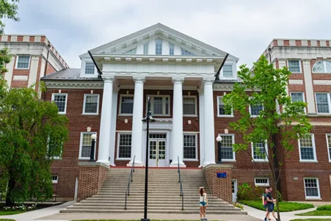孩子在加州大学伯克利分校出勤率不足面临遣返，家长应急转学双轨策略