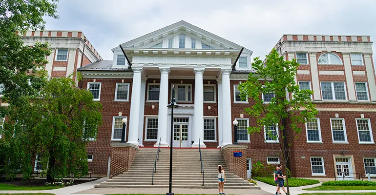 孩子在加州大学伯克利分校出勤率不足面临遣返，家长应急转学双轨策略