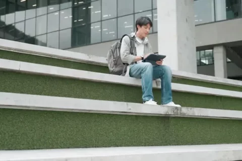 加州大学洛杉矶分校停学处分应对：停学期间合法留美方案与复学申请指南